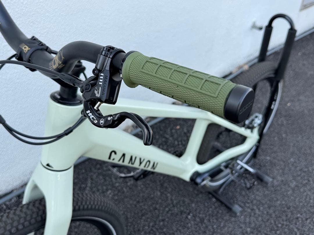Canyon Stitched CFR Trial(中古、ペダル付)
