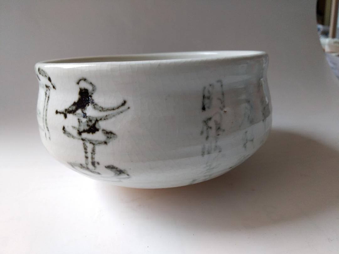 天神窯 岡本欣三 作 鉄繪 茶碗 茶道具 共箱 共布 栞 新品 未使用 です。