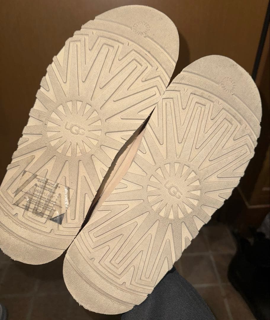 UGG ベージュ 8 Tazz シューズ