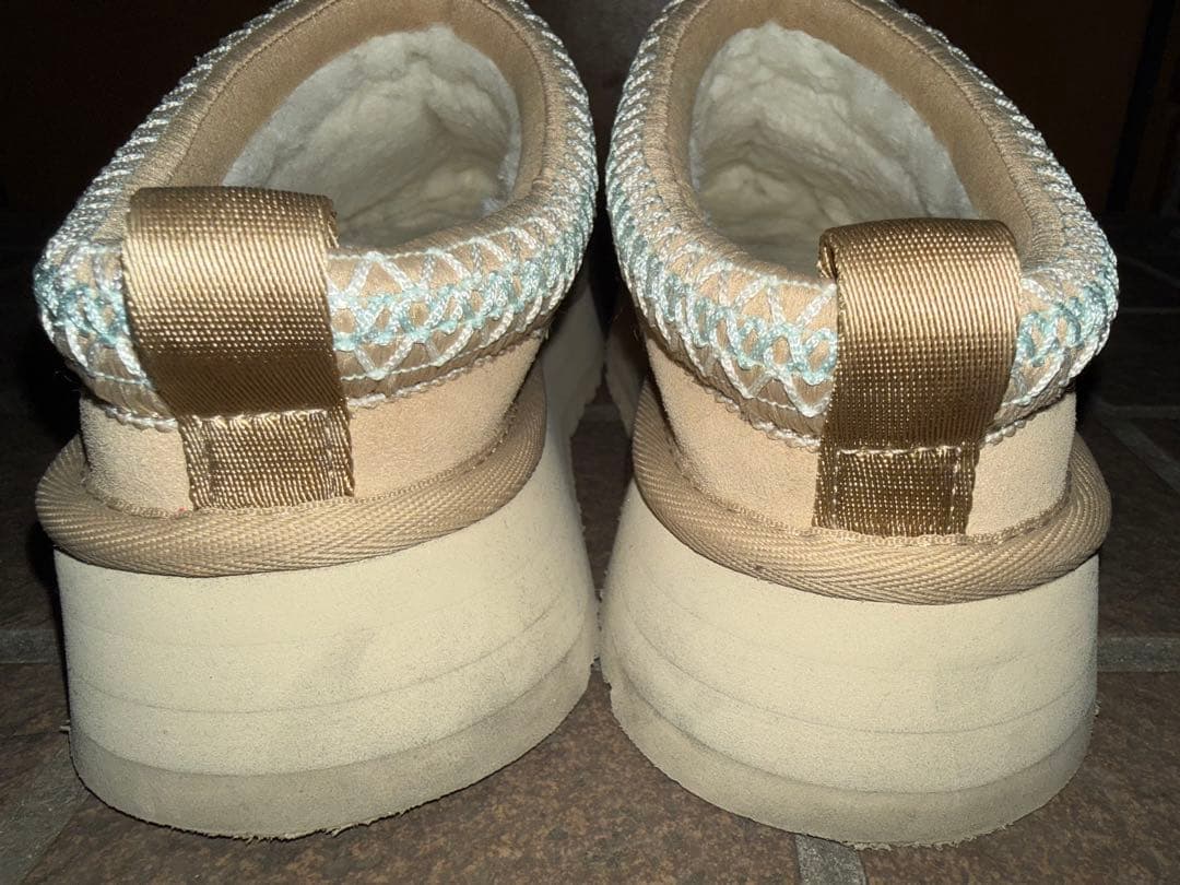 UGG ベージュ 8 Tazz シューズ