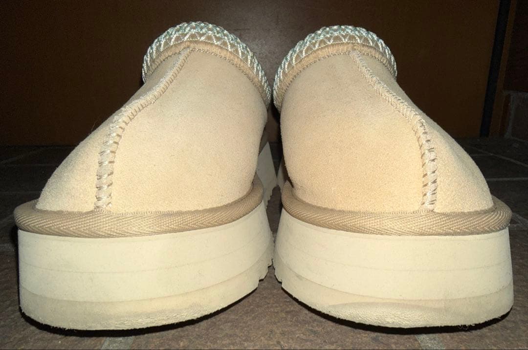 UGG ベージュ 8 Tazz シューズ