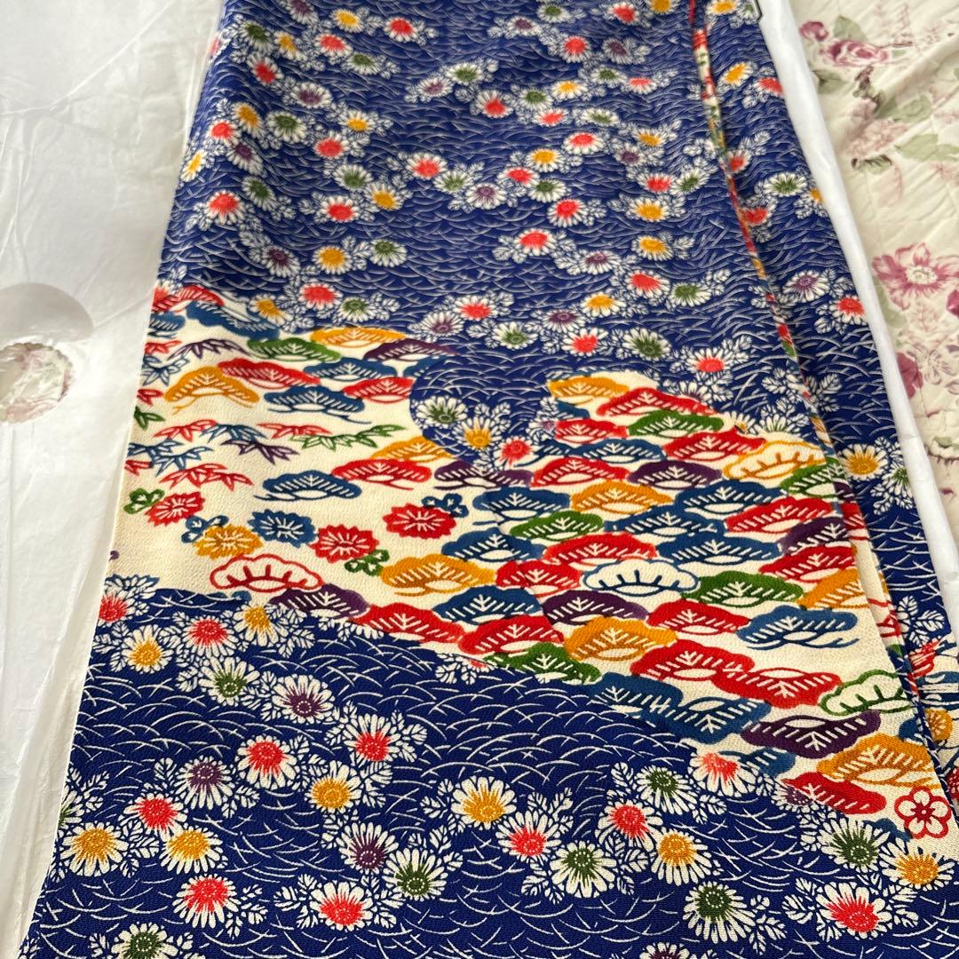 最終お値下げ　美品　正絹　上質な縮緬　紅型　とっても可愛い振袖〜♡ 裾の躾付き