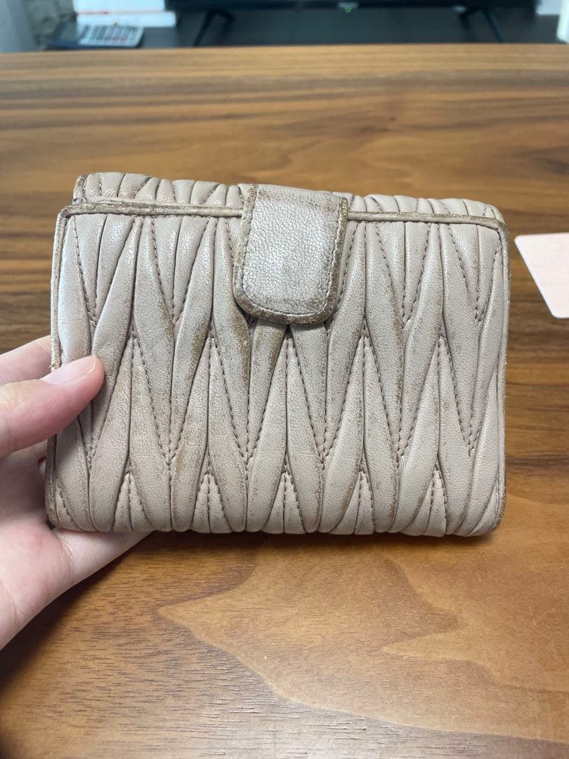 MIU MIU カメオ　マトラッセ 二つ折り財布