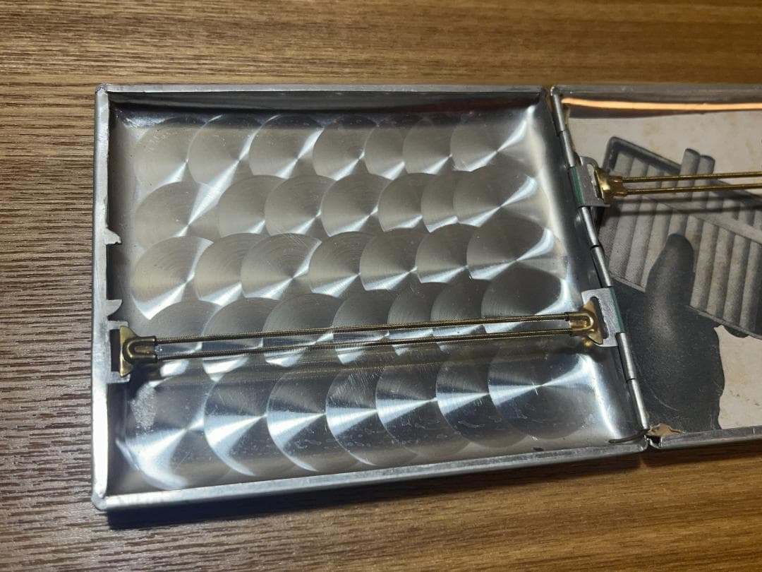 古い ラッキーストライク アルミ製 シガレットケース LUCKY STRIKE
