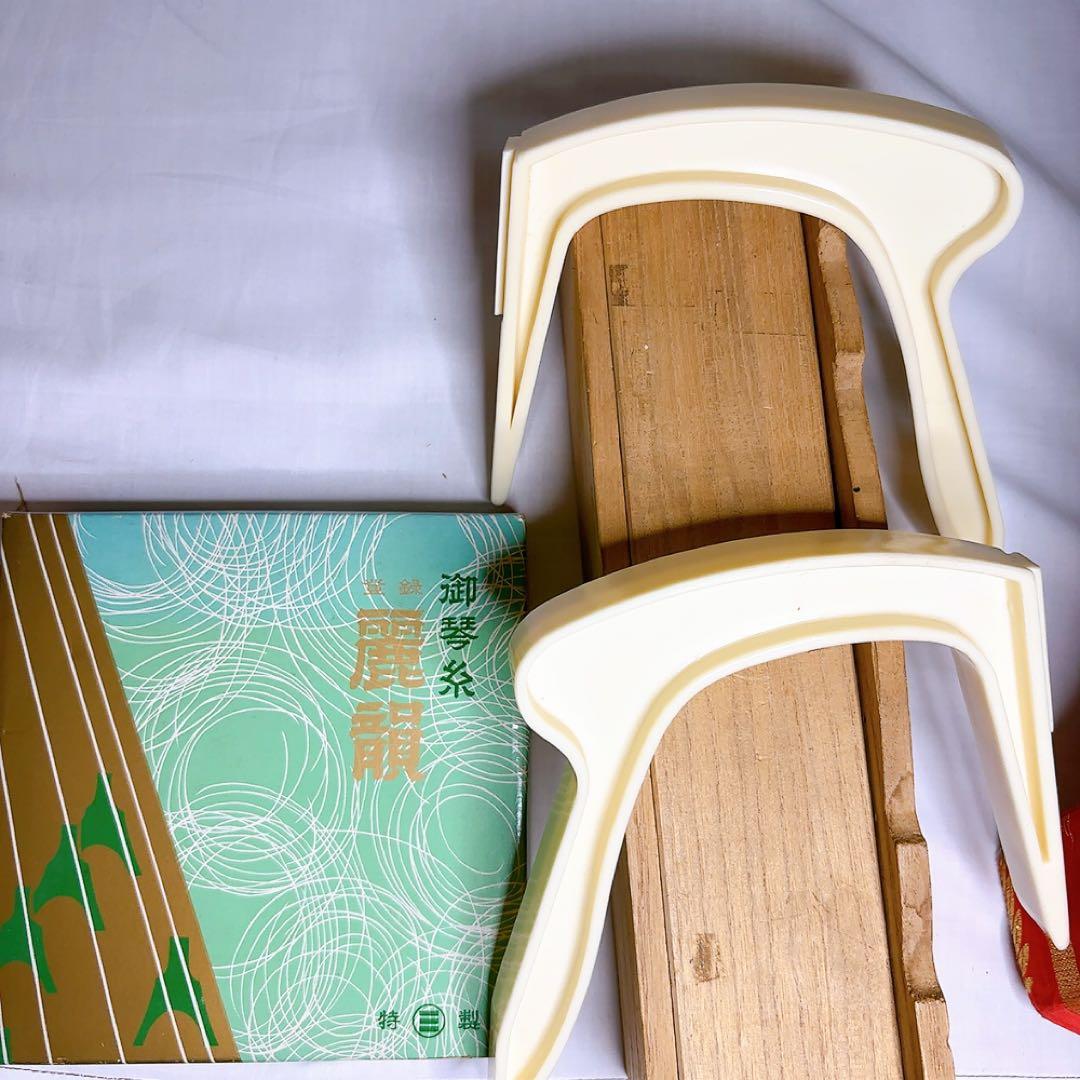 【美品】 琴 筝 和楽器 13弦 琴柱・譜面立て・琴糸付属【直接引き取り可】