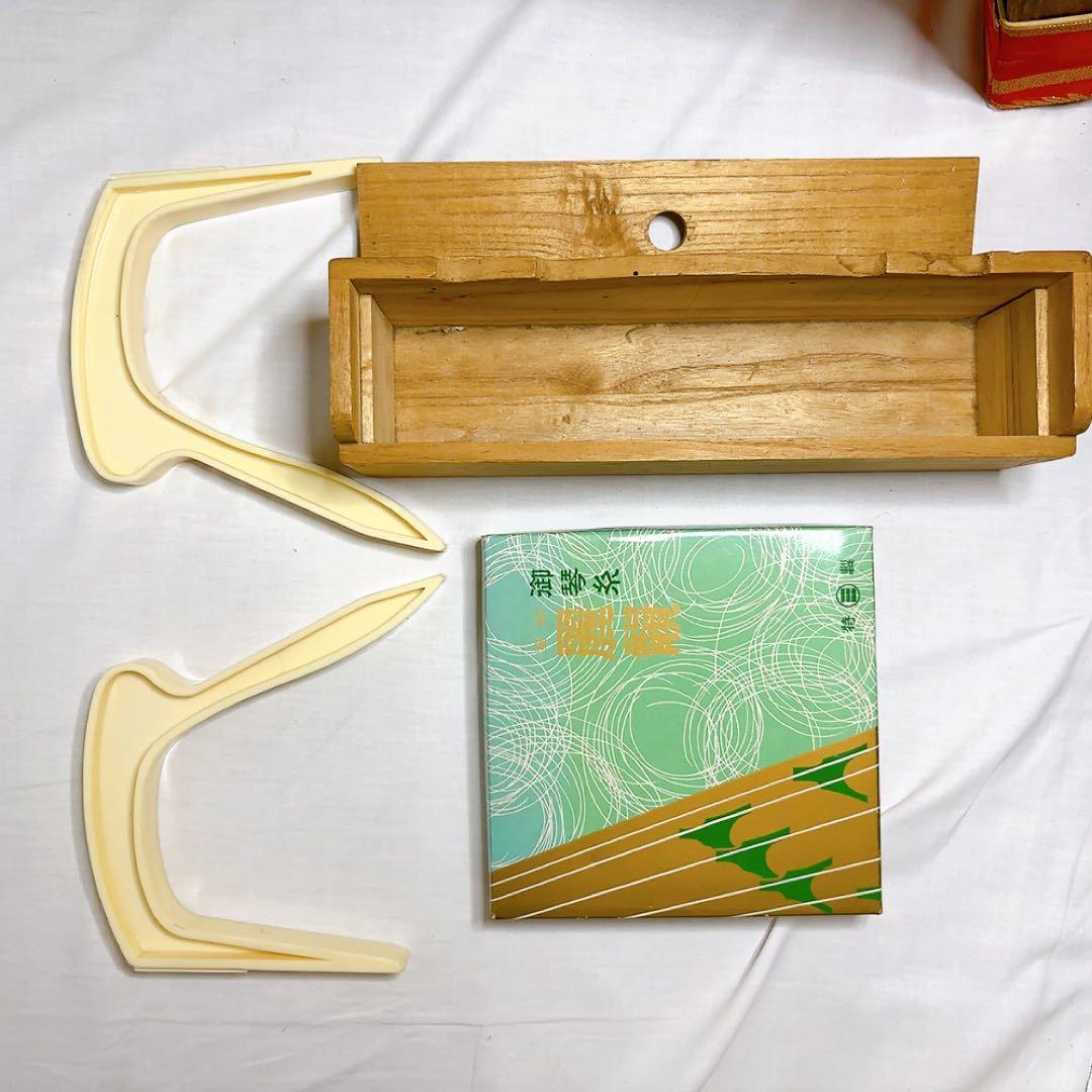 【美品】 琴 筝 和楽器 13弦 琴柱・譜面立て・琴糸付属【直接引き取り可】