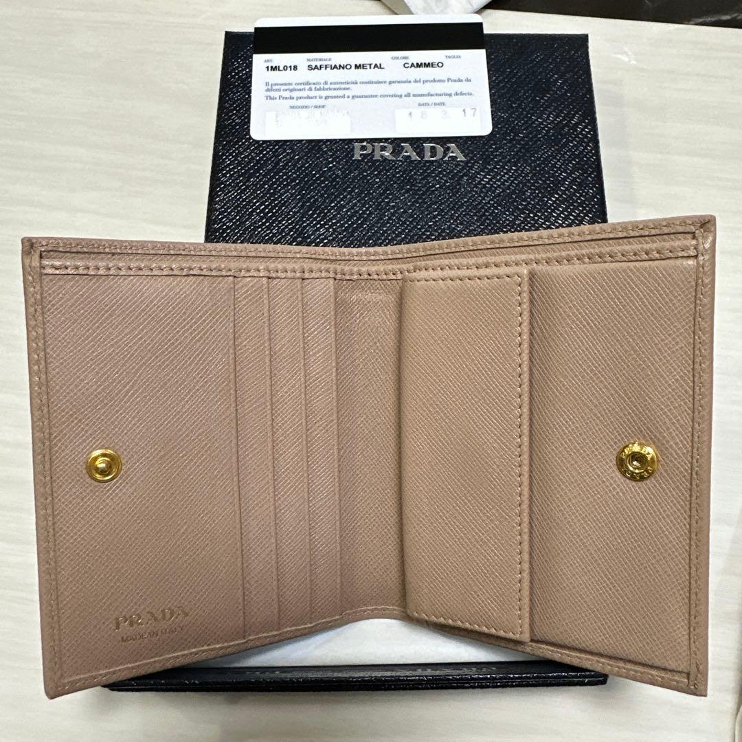 a.　PRADA サフィアーノレザー 二つ折り財布 1ML018