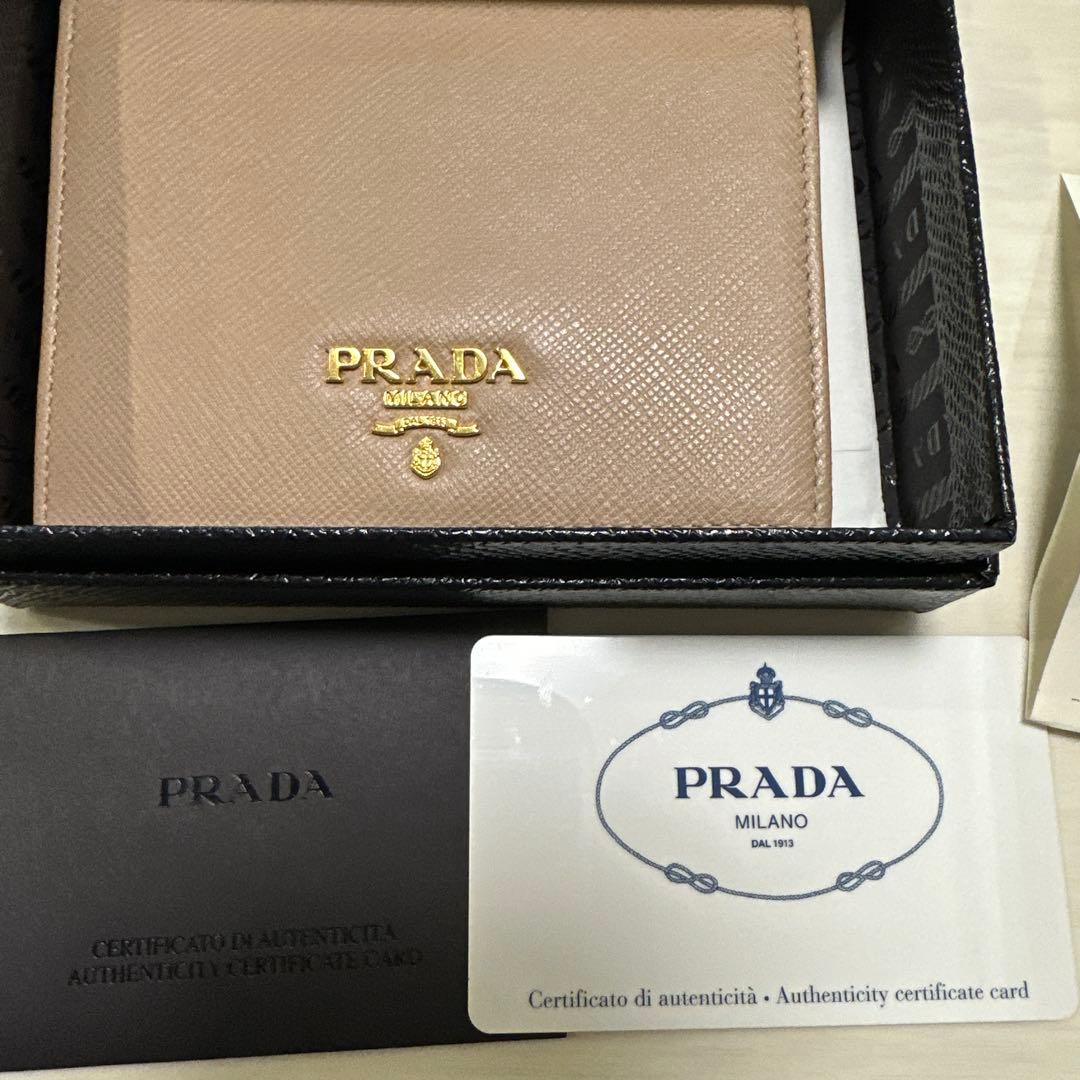 a.　PRADA サフィアーノレザー 二つ折り財布 1ML018