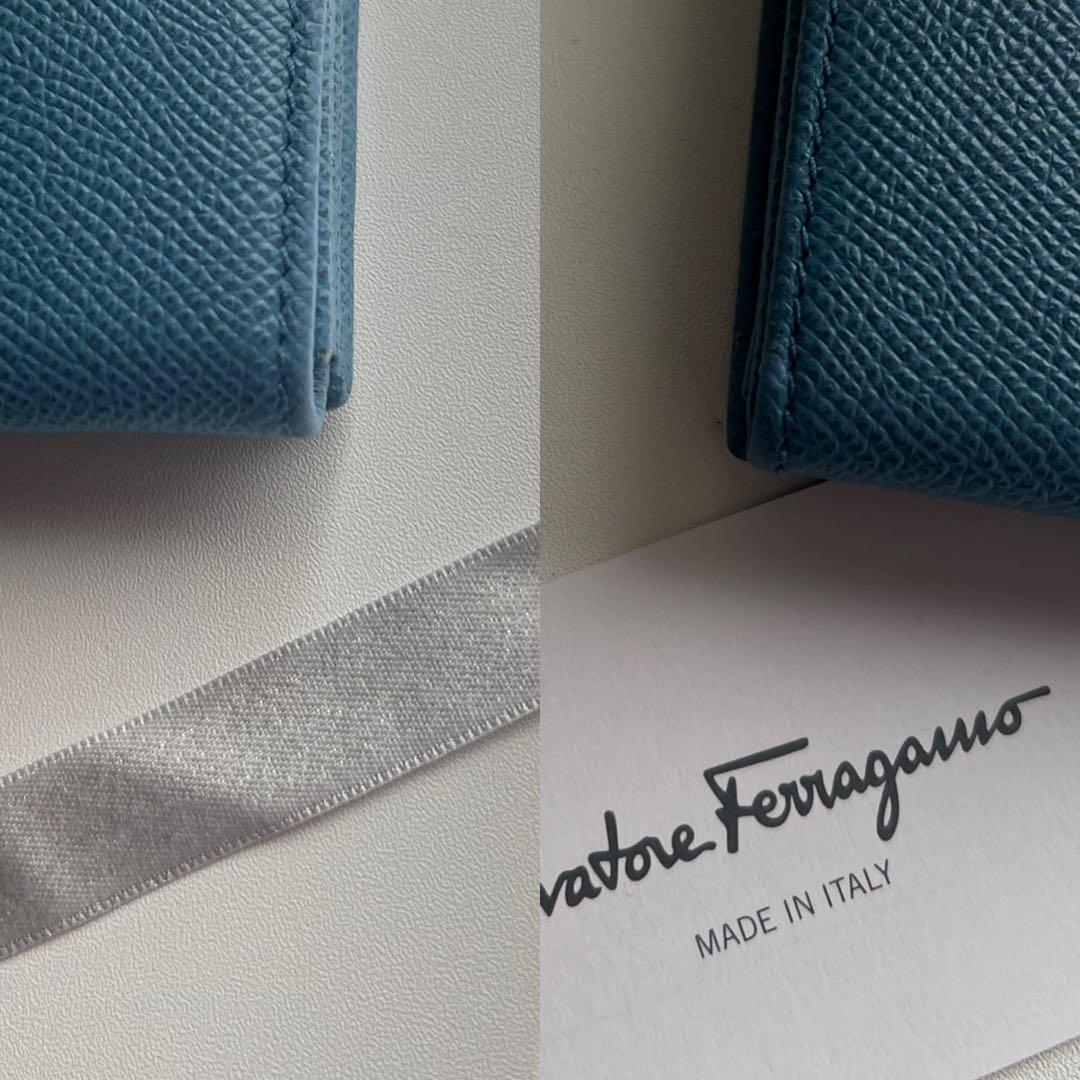 223 極上美品 Ferragamo サルバトーレフェラガモ 2つ折り財布