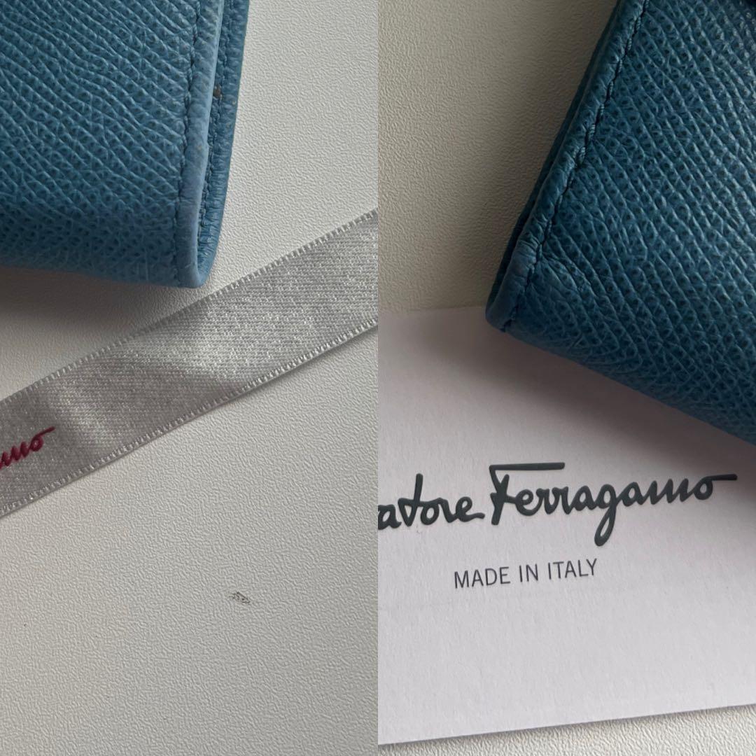 223 極上美品 Ferragamo サルバトーレフェラガモ 2つ折り財布