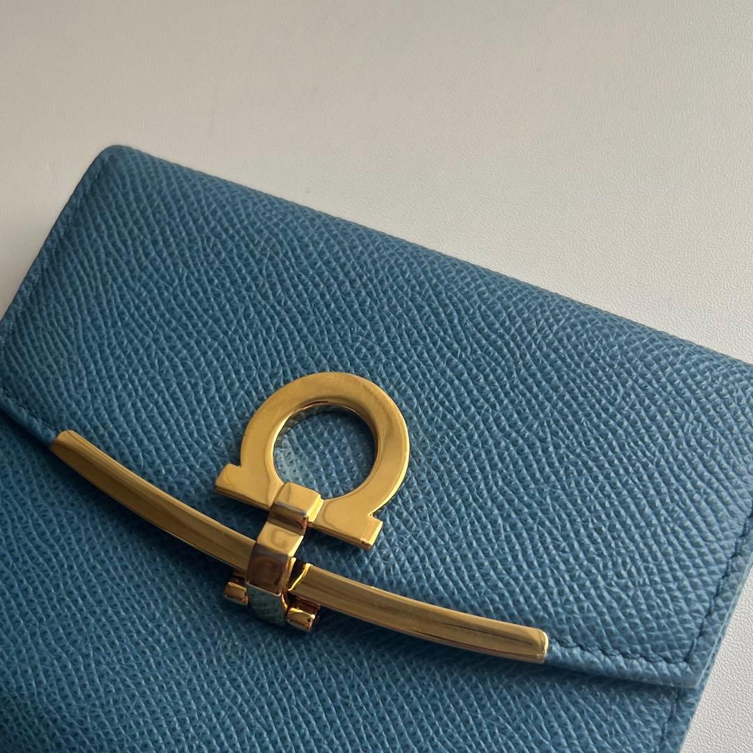 223 極上美品 Ferragamo サルバトーレフェラガモ 2つ折り財布
