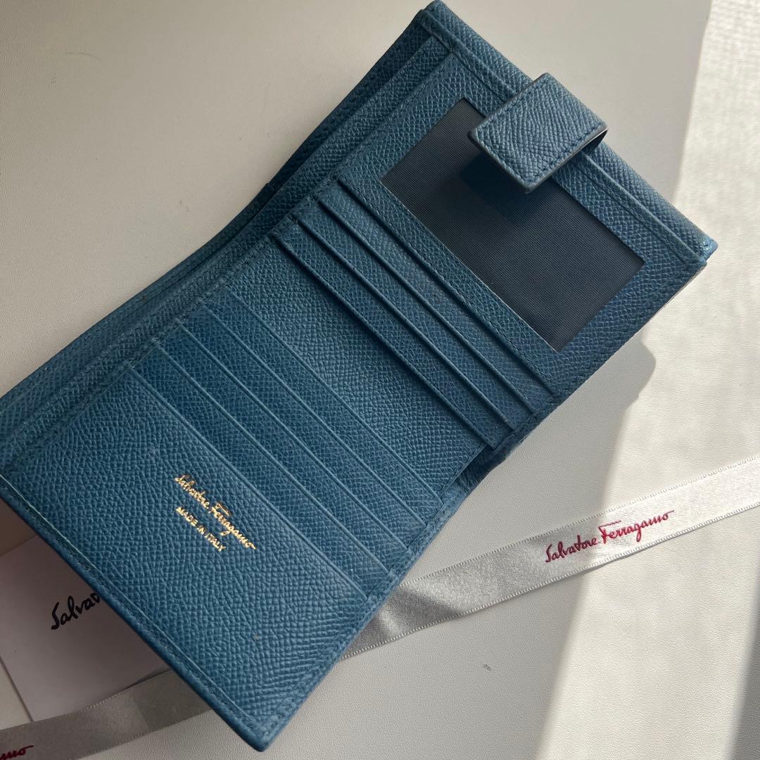 223 極上美品 Ferragamo サルバトーレフェラガモ 2つ折り財布