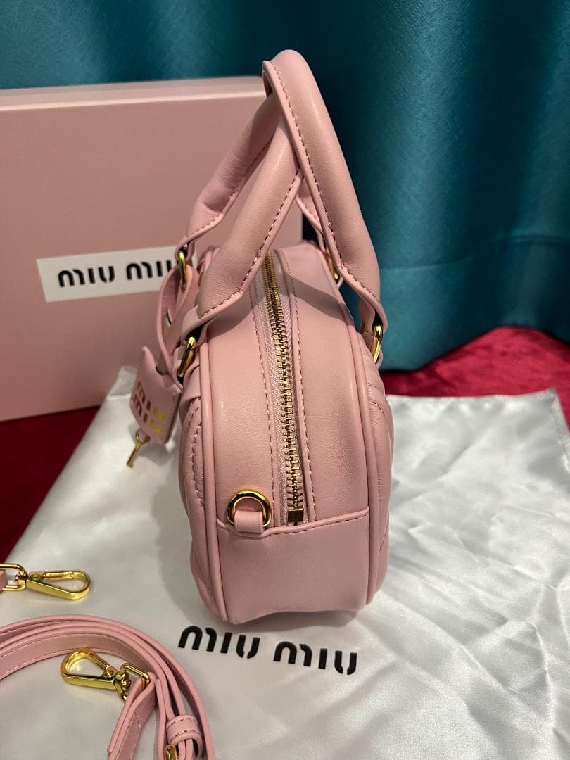 mIu mIu ピンク ショルダーバッグ