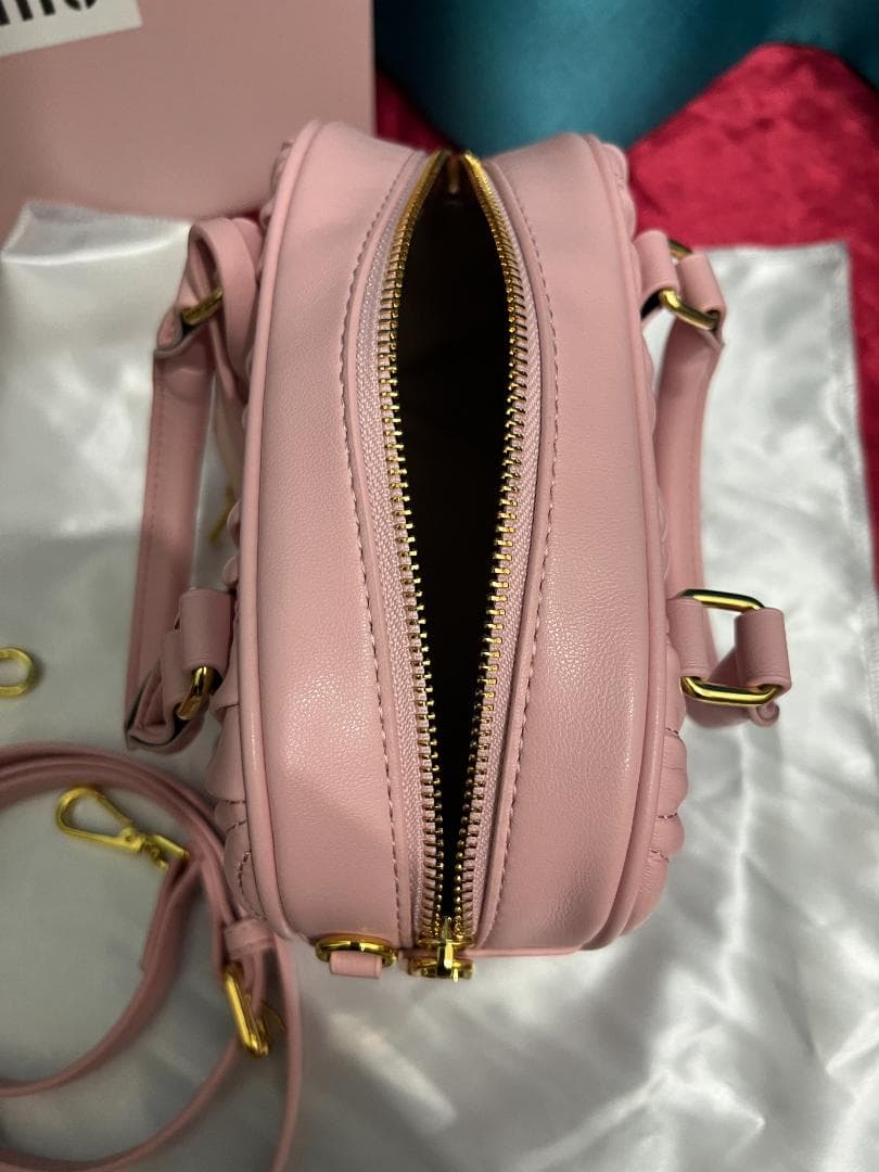 mIu mIu ピンク ショルダーバッグ