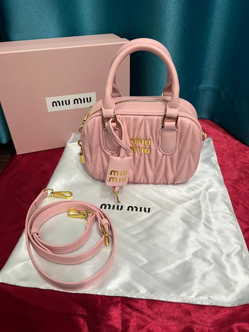 mIu mIu ピンク ショルダーバッグ