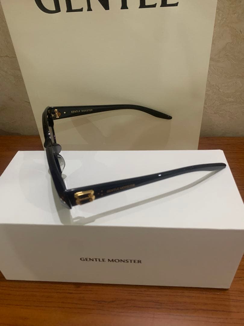 ジェントルモンスター GENTLE MONSTER Duns 01