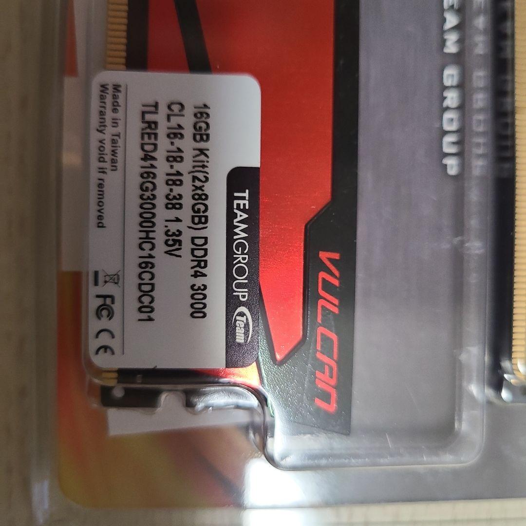 メモリー TEAMGROUP VULCAN DDR4 3000MHz 16GB 2x8GB