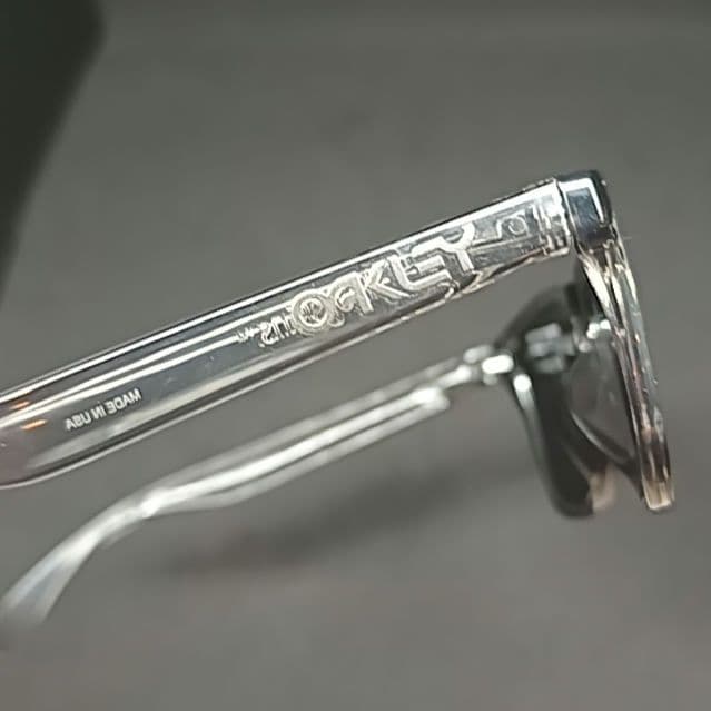 MADE IN USA オークリー　FrogSkins　クリアフレーム