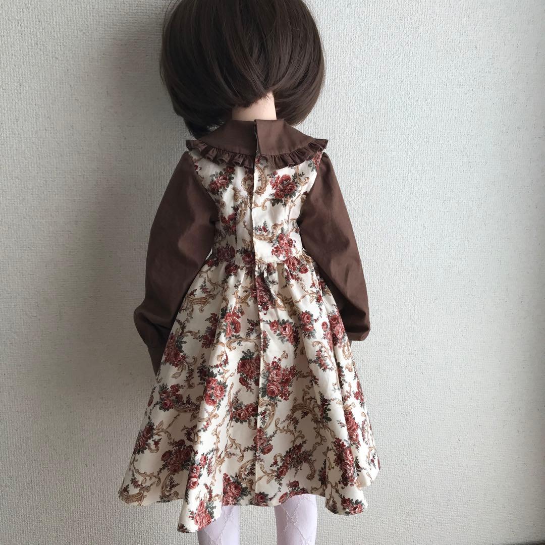 茶とベージュ地花柄のワンピース　ハンドメイド　乙姫ドールサイズ