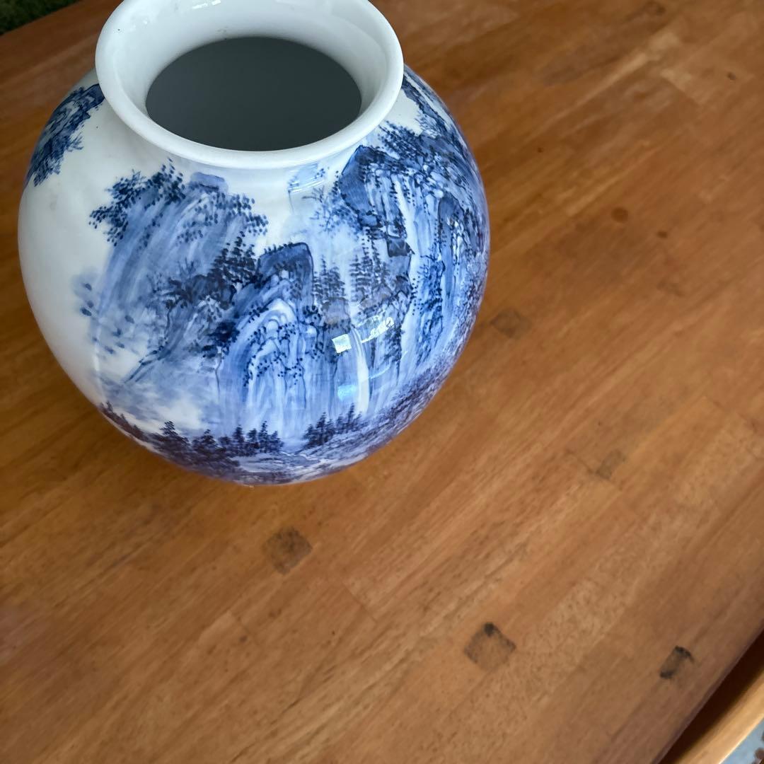 青白い風景画の陶器花瓶 中型