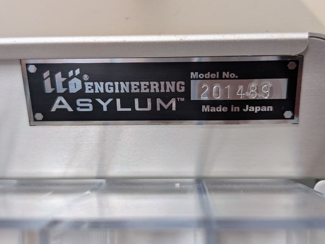 希少　メガバス 管70IP アサイラム 　アルミタックルボックス