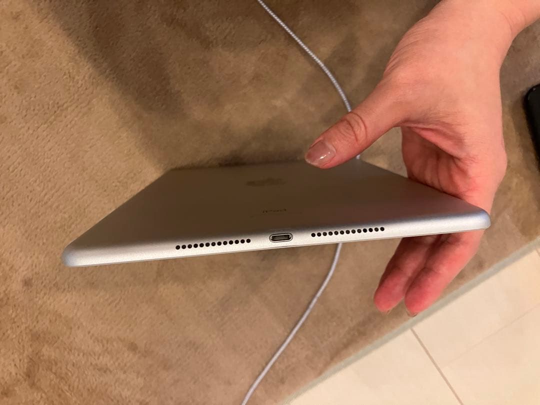 美品Apple iPad 本体　第7世代　128GB