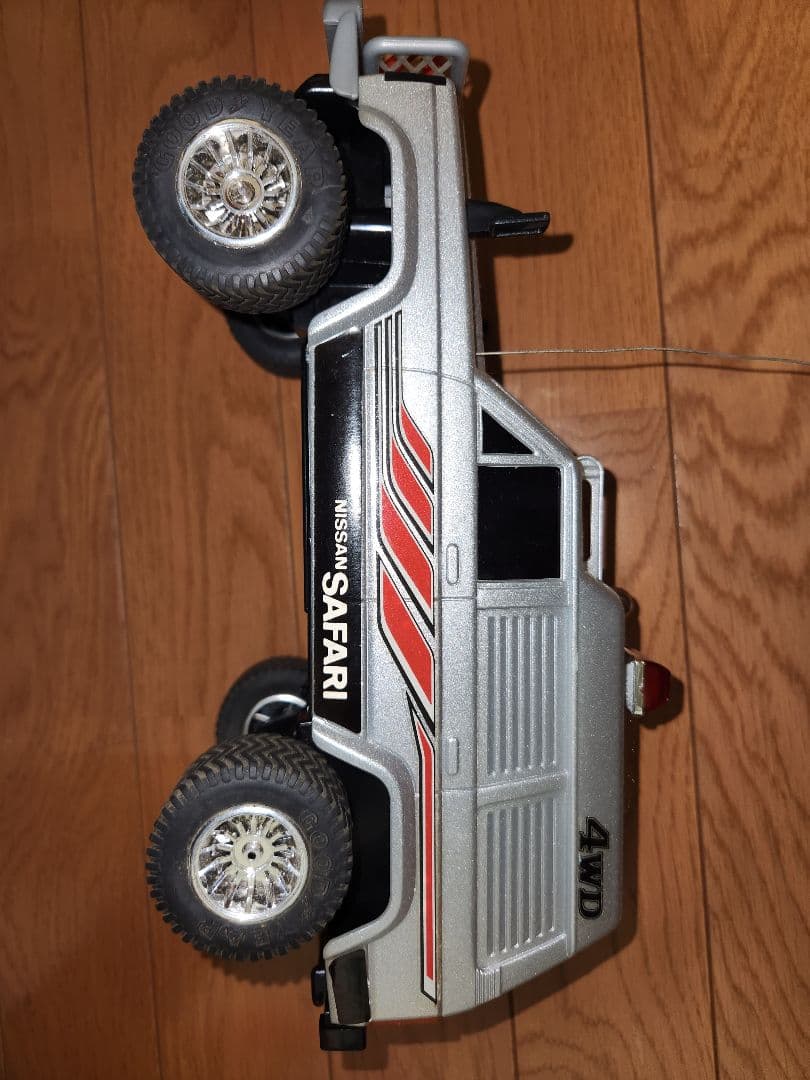 Nissan Safari 4WD ラジコン車両+戦車ラジコン