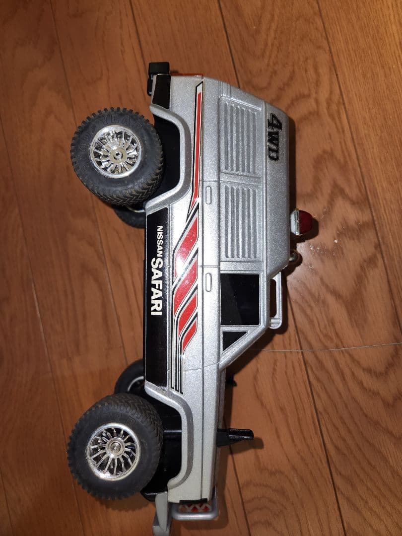 Nissan Safari 4WD ラジコン車両+戦車ラジコン