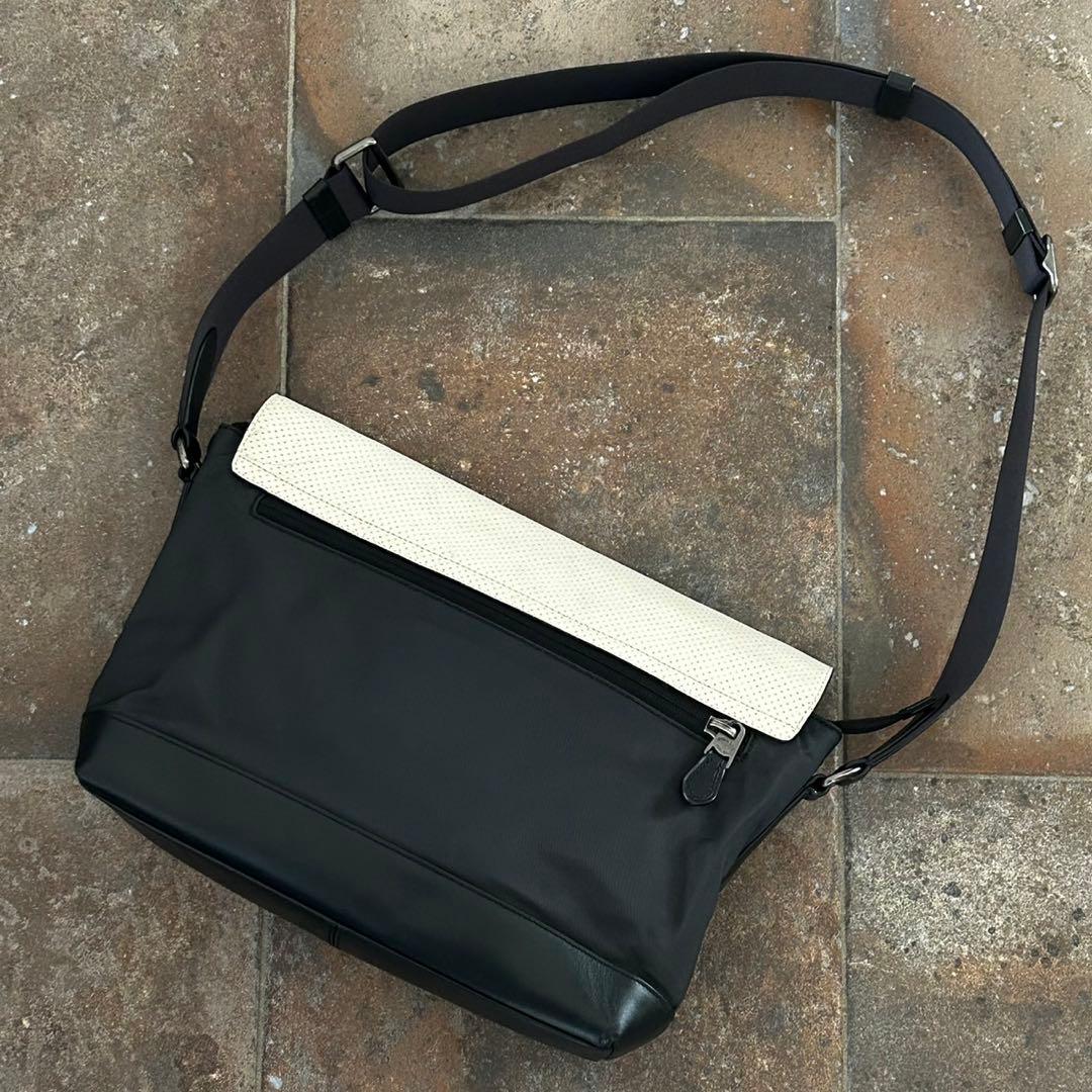 coach ショルダーバッグ メッセンジャーバッグ クロスバッグ 黒白