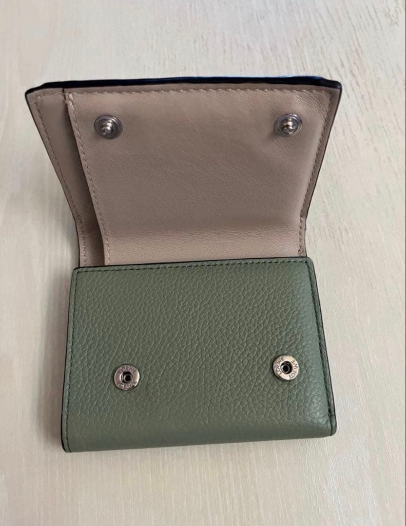 LOEWE(ロエベ) グリーン　三つ折り財布