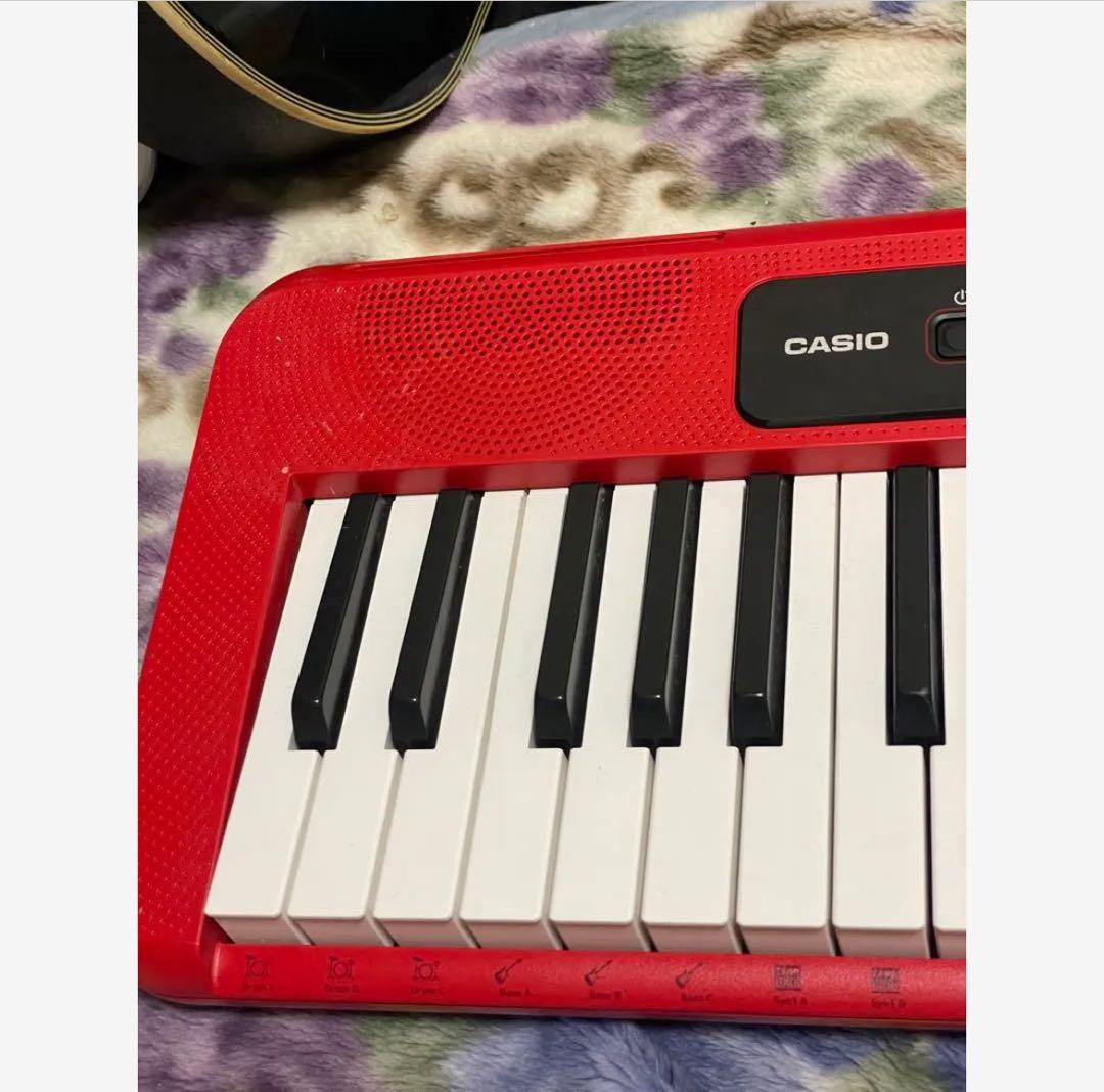 CASIO CT-S200 赤い電子キーボード
