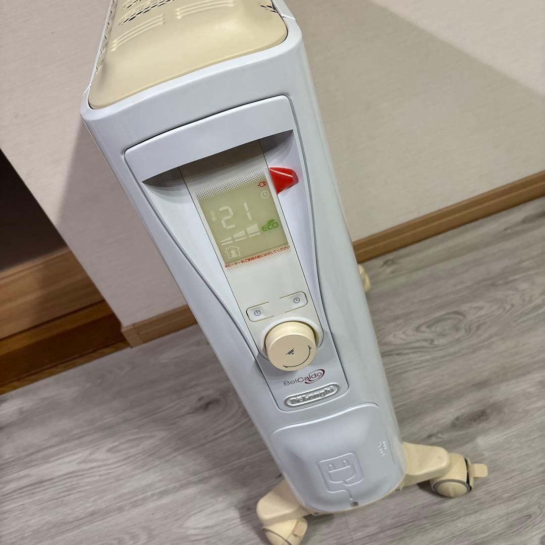 大特価　ほぼ未使用デロンギ　オイルヒーター スリムデザイン