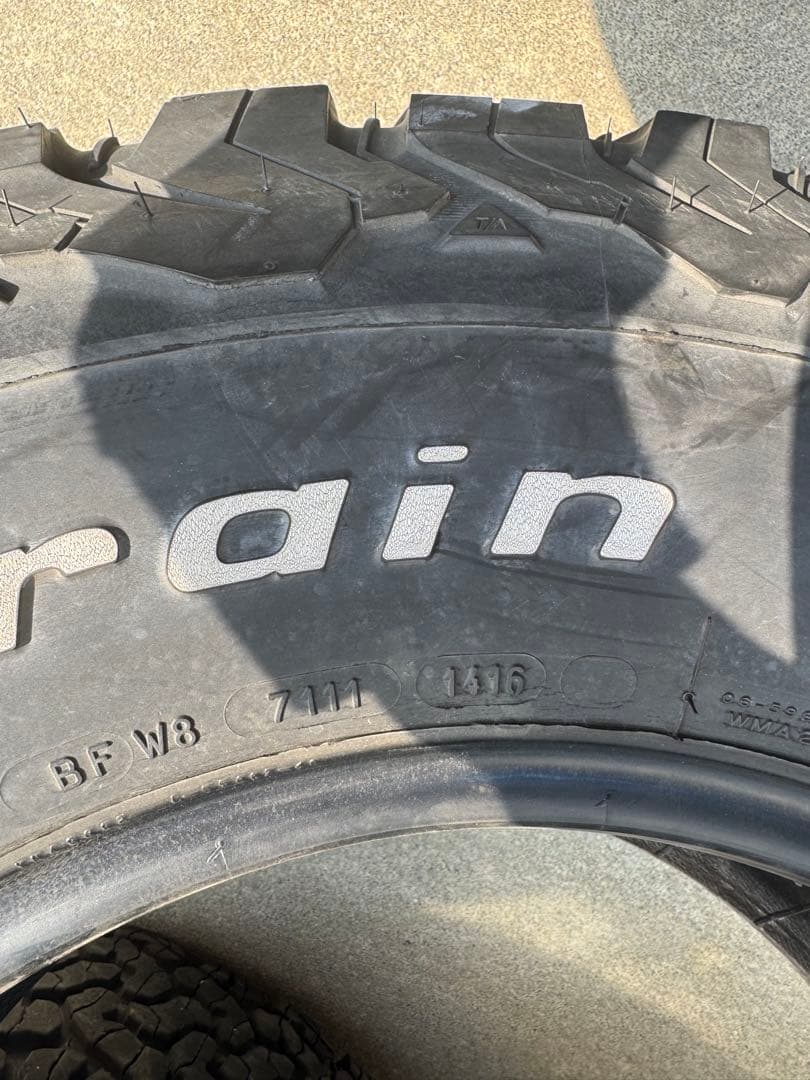 タイヤ・ホイール BFGoodrich All-Terrain T/A LT265/75R16