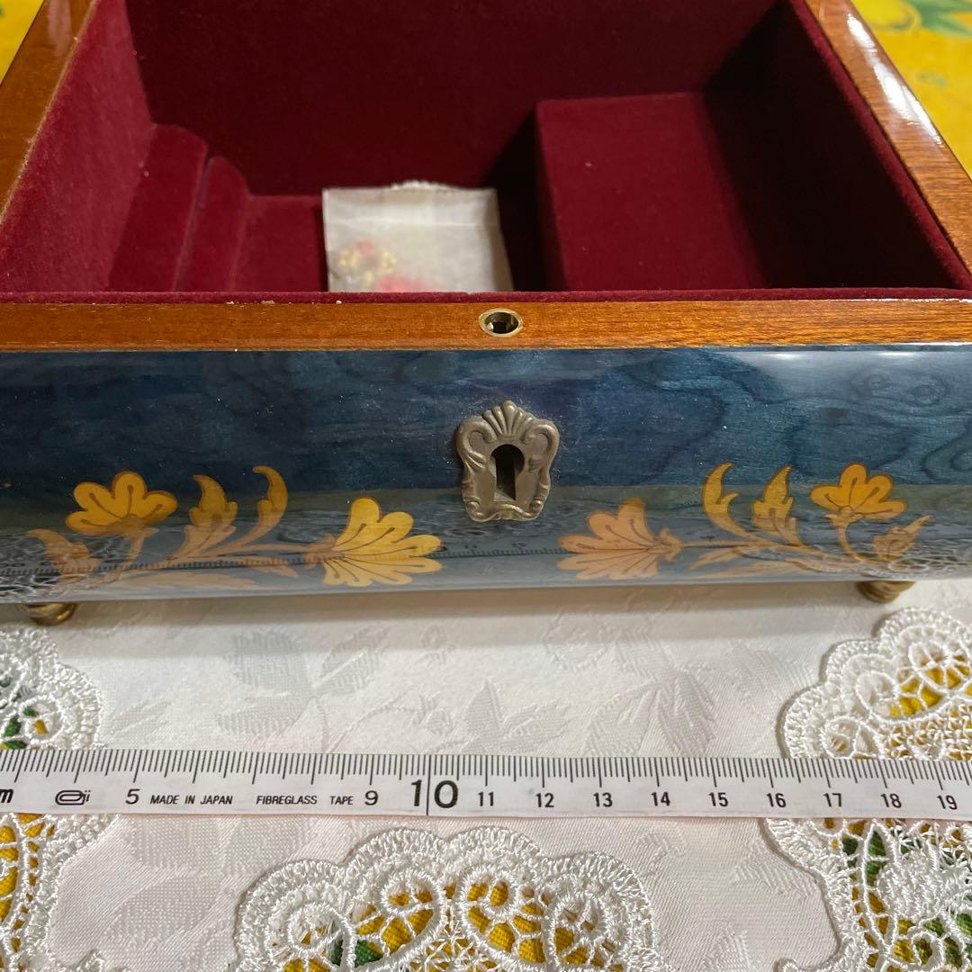 ドマン　花柄装飾の木製ボックス　オルゴール　イタリア