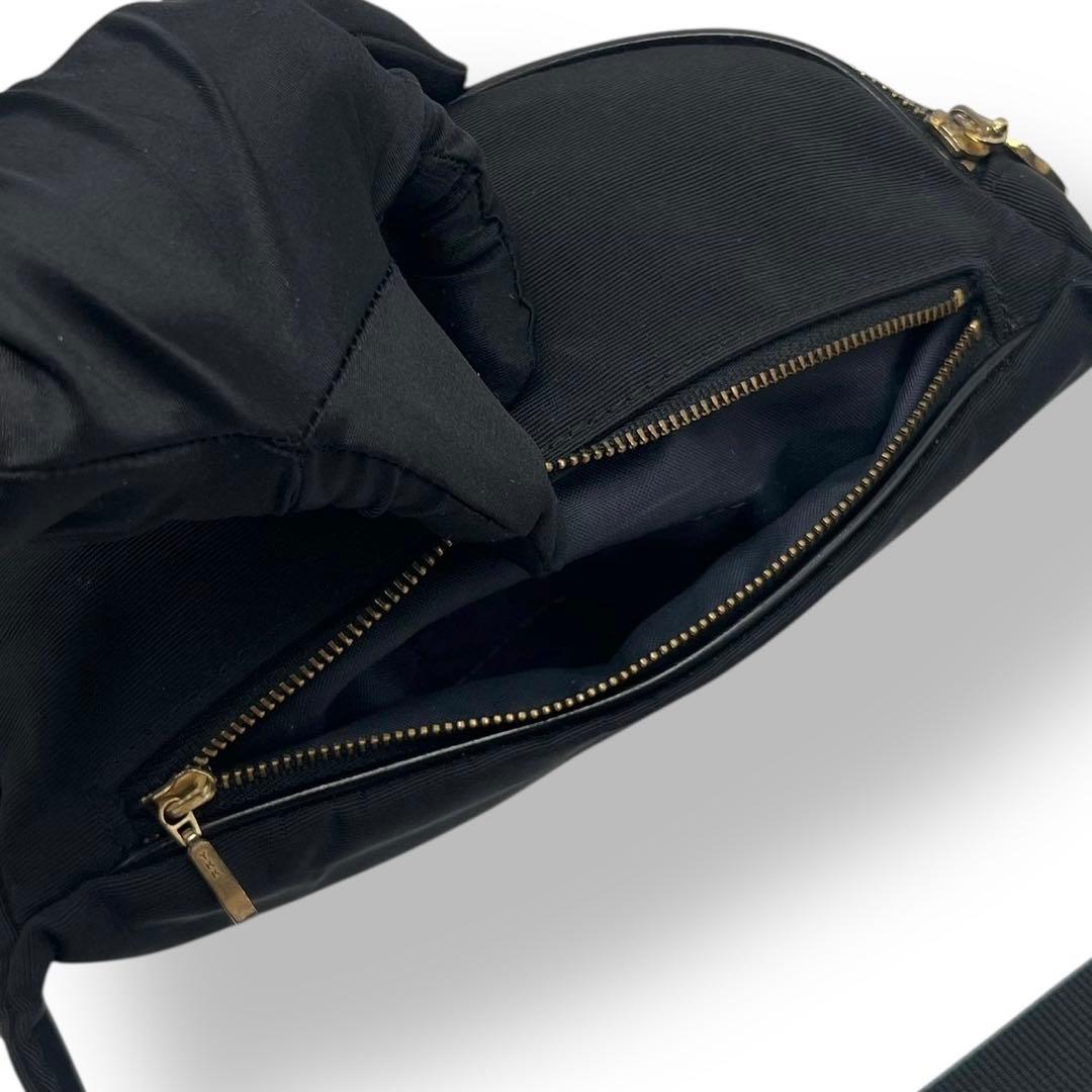 希少 極美品 モスキーノ ビックロゴ ウエストバッグ ボディバッグ G金具