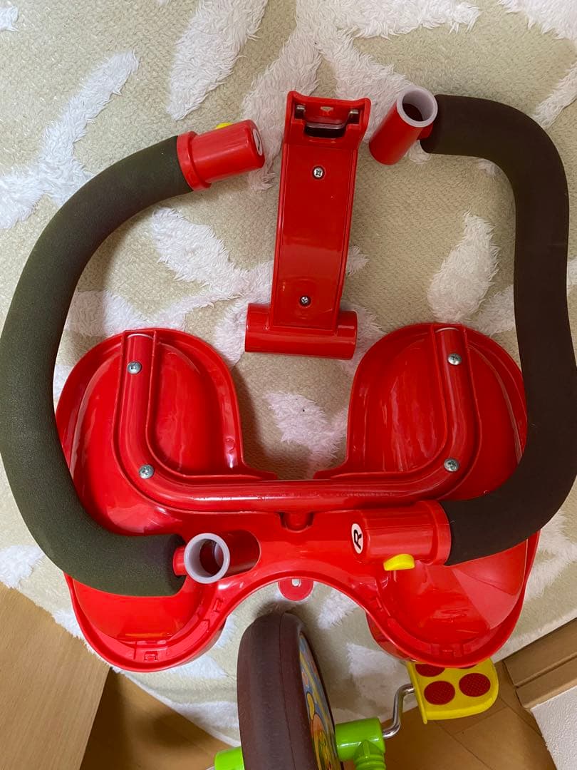 アンパンマン 三輪車 赤