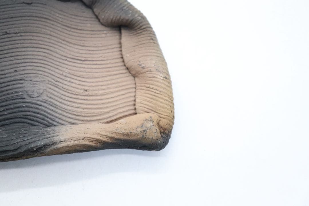 益子焼　坂田甚内作　波紋黒陶餃子型皿ペア　送料込み250908