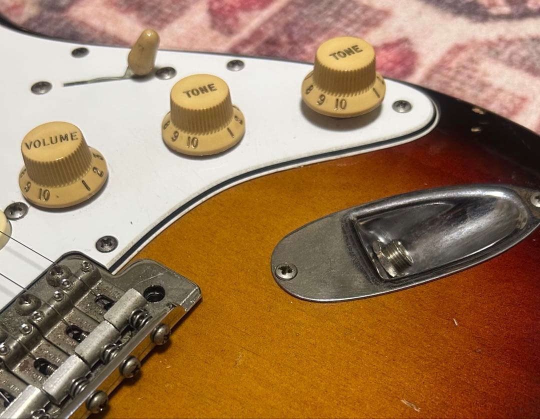 Fender by Squier JVシリアル 1982年製　SST-50