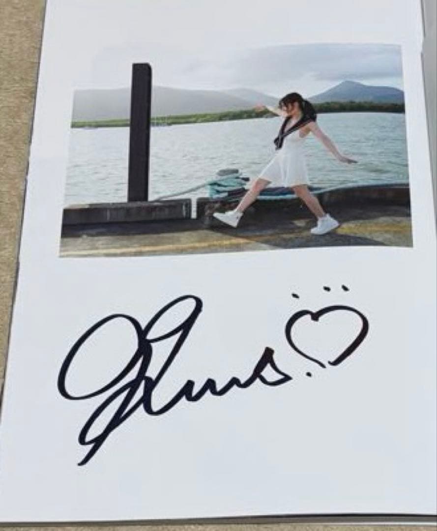 【直筆サイン入り】葉月くれあ 1st写真集 「clarus」