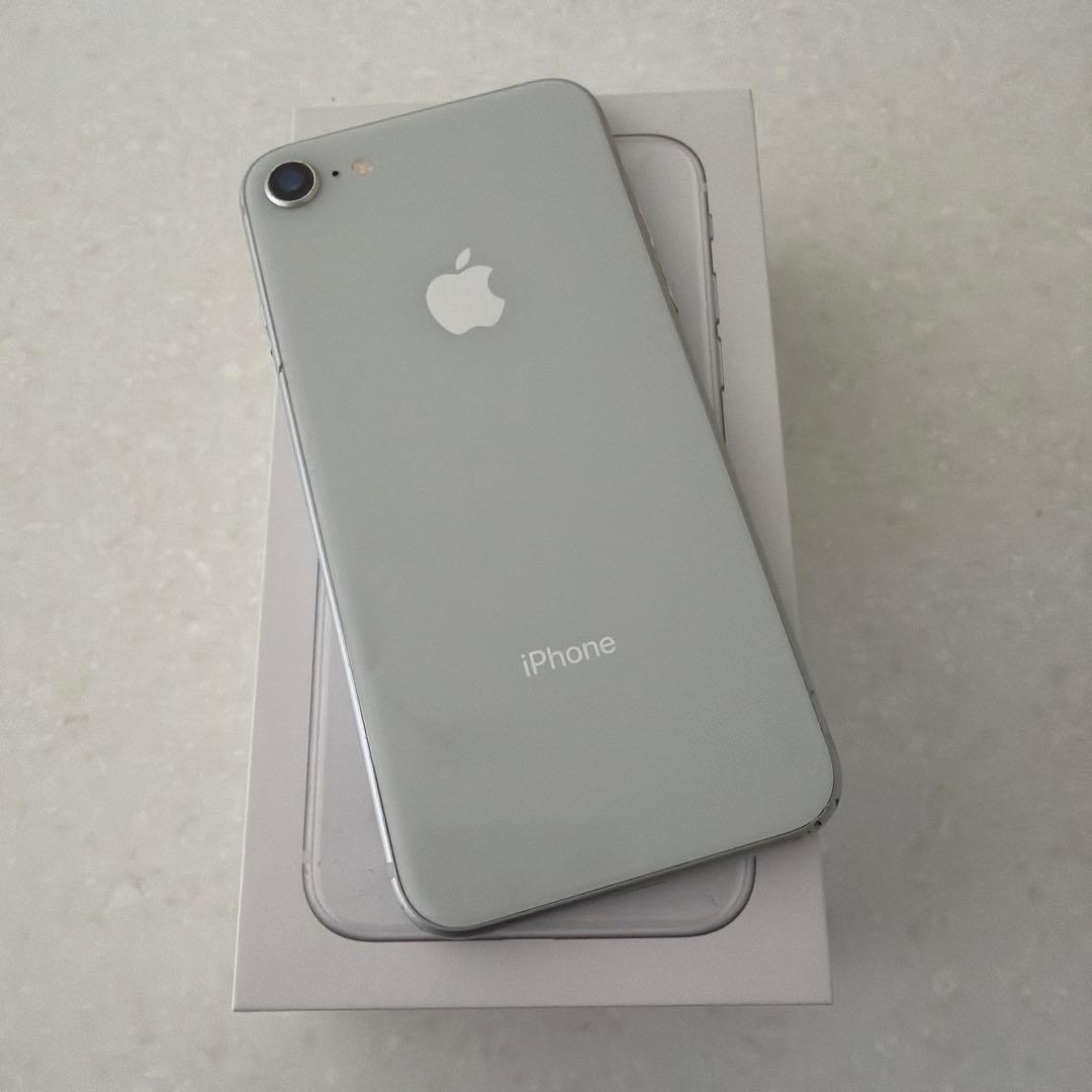 iPhone 8 シルバー 64GB SIMフリー　本体のみ