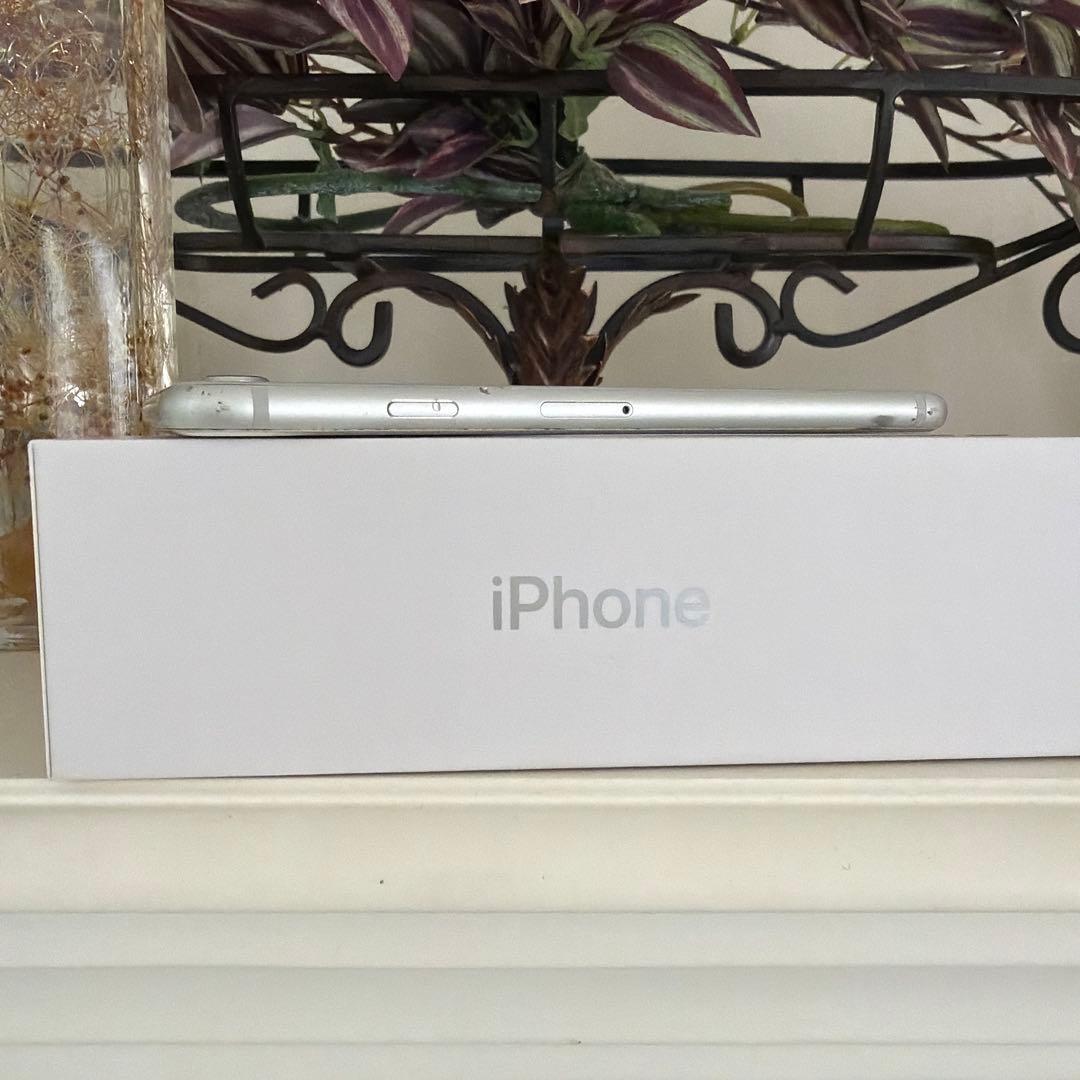 iPhone 8 シルバー 64GB SIMフリー　本体のみ