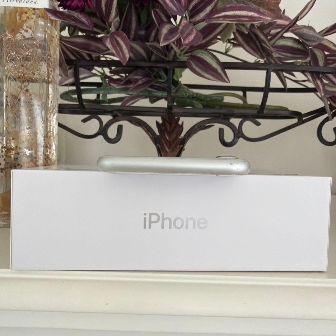 iPhone 8 シルバー 64GB SIMフリー　本体のみ