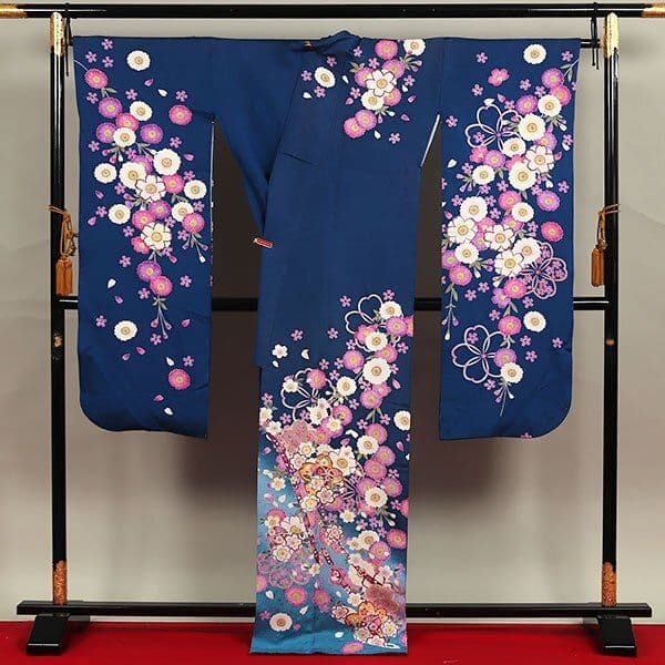 振袖単品✨紺色　枝垂れ桜　銀通し地　（身丈155cm〜165cmの方おすすめ）