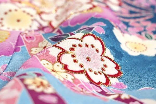 振袖単品✨紺色　枝垂れ桜　銀通し地　（身丈155cm〜165cmの方おすすめ）