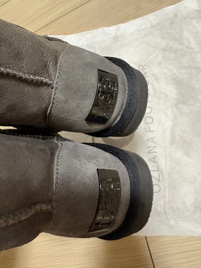 女性UGG ムートンブーツ グレー/ブラック