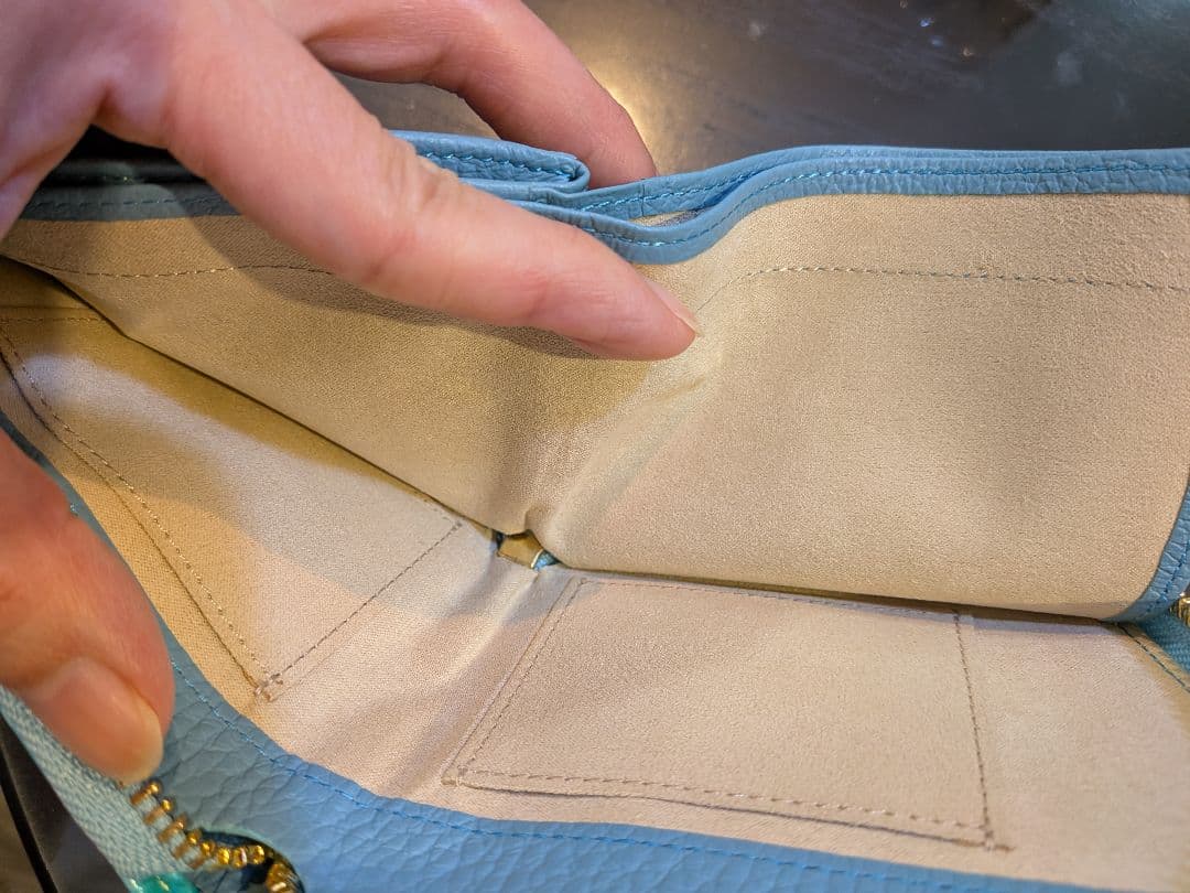 ハースケジュール「美品」　 二つ折り財布　ビューティフルアイランド