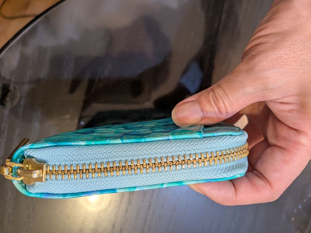 ハースケジュール「美品」　 二つ折り財布　ビューティフルアイランド