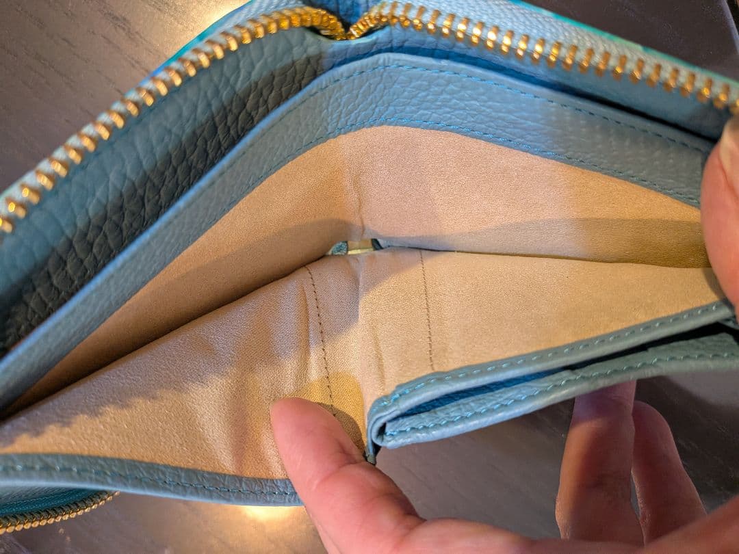 ハースケジュール「美品」　 二つ折り財布　ビューティフルアイランド