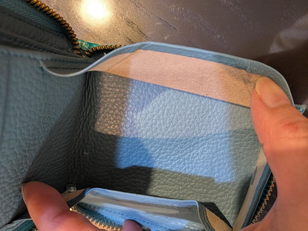 ハースケジュール「美品」　 二つ折り財布　ビューティフルアイランド