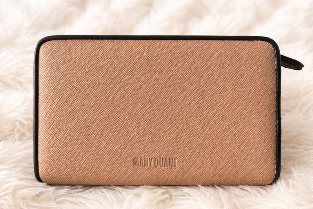 【美品】MARY QUANT マリークヮント デイジーパッチ 折り財布 ベージュ